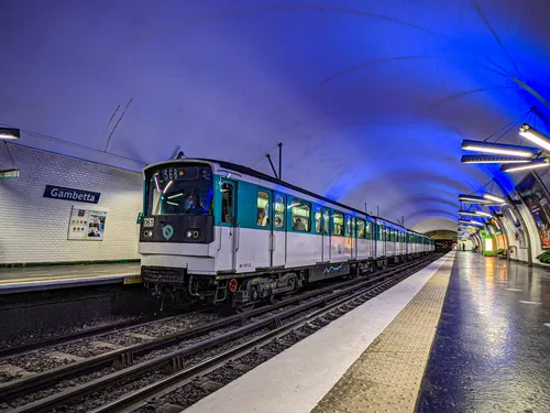 Les instagrammeurs se filment aux commandes d’un métro, la RATP...